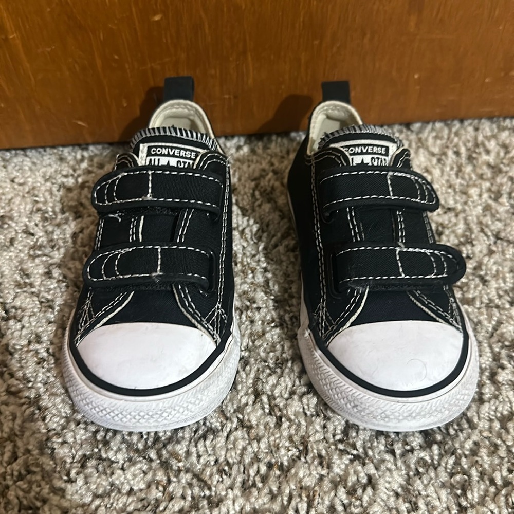 Converse all star Velcro black/white toddler size 8 shoes sneakers classic
